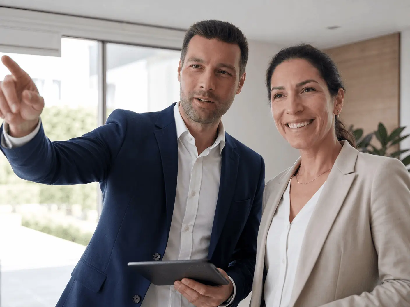 Isabella und Daniel Fendt bei einer Objektbesichtigung